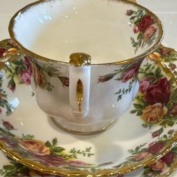 Royal Albert 1962 Country Roses 5 Piece Set Bone China Dinnerware Set - Picture 7 of 7